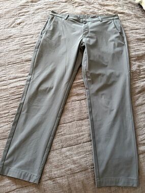 Fabletics Men's The Don Trousers Classic Fit in Onyx (Light Gray)